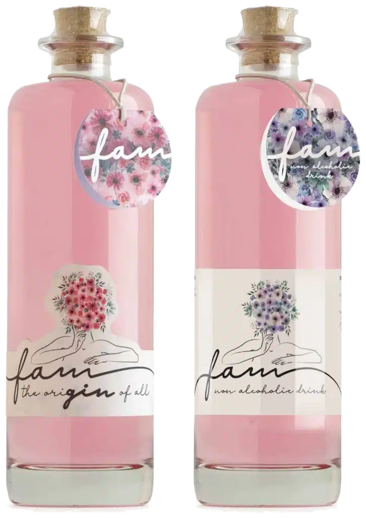 Twee roze ginflessen van het merk 'Fam', links 'the origin of all' en rechts 'non-alcoholic drink', beide met bloemenlabels.