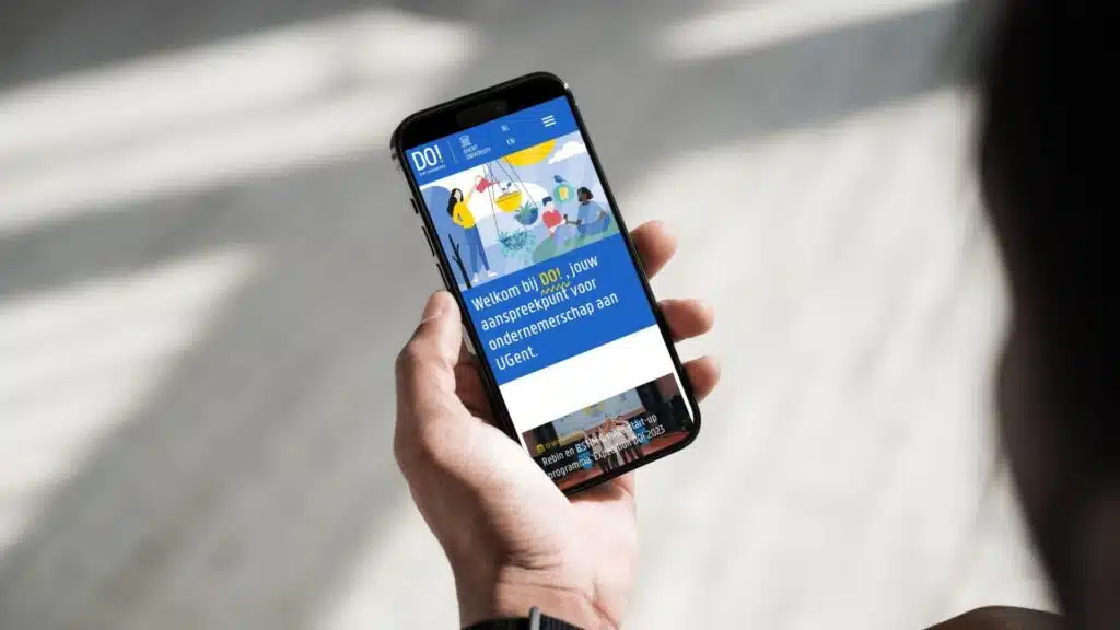 Smartphone met de DO! Durf Ondernemen website van UGent, ontwikkeld door Graviteit creatief communicatiebureau