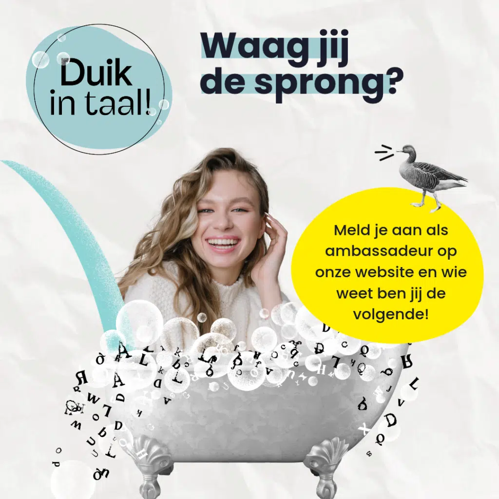 Duik in taal campagnepost: lachende vrouw in vintage badkuip vol letters en bubbels met oproep om je aan te melden als taalam