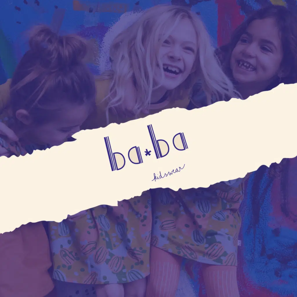 Ba*Ba Kidswear logo met drie lachende kinderen in kleurrijke, bedrukte kinderkledij van Ba*Ba Kidswear