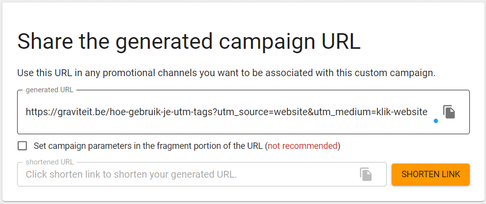 Screenshot van de Google Analytics Campaign URL Builder met de gegenereerde campagne-URL, inclusief UTM-tags die de bron (website) en het medium (klik-website) specificeren, klaar om te delen via promotiekanalen.