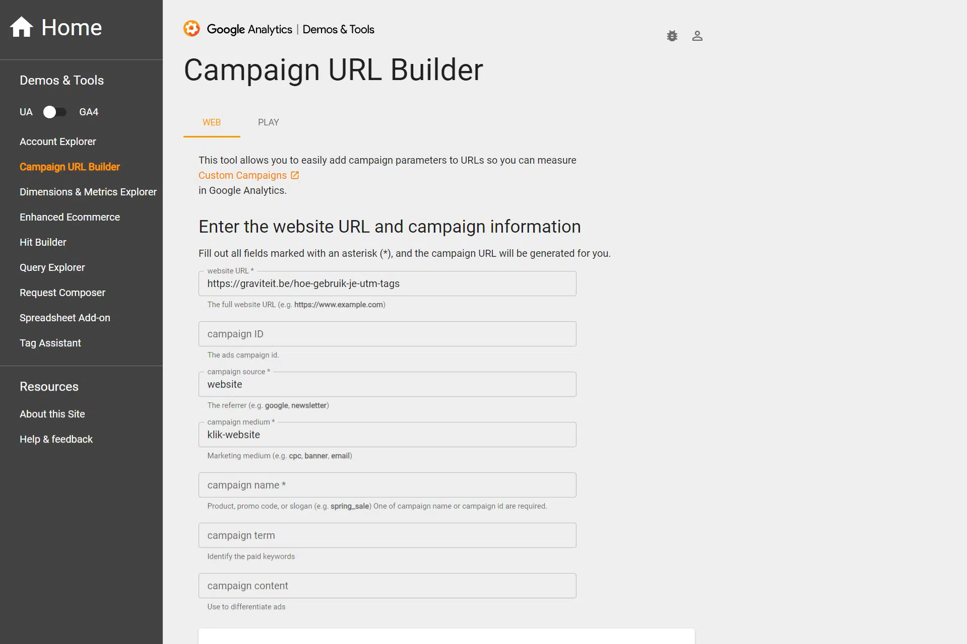 Screenshot van de Google Analytics Campaign URL Builder, waarin gebruikers UTM-tags kunnen invoeren zoals website-URL, campaign source, campaign medium en campaign name om de prestaties van hun marketingcampagnes te meten.