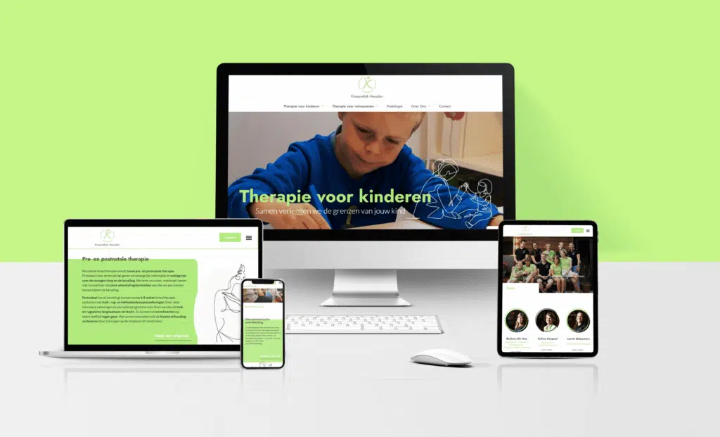 De afbeelding toont een website-ontwerp dat wordt weergegeven op verschillende apparaten: een desktopcomputer, een laptop, een tablet en een smartphone. De website is van kinepraktijk Heusden, ontworpen voor een praktijk die therapieën aanbiedt, met een focus op "Therapie voor kinderen". De primaire kleuren zijn groen en wit, wat een frisse en vriendelijke uitstraling geeft. De tekst op de website benadrukt therapieën voor kinderen, volwassenen, en podologie. Op elk apparaat is te zien dat de website responsief is en goed werkt op verschillende schermformaten, waardoor de inhoud gemakkelijk toegankelijk is, ongeacht het gebruikte apparaat.