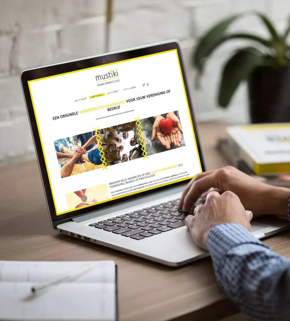 Mustiki mockup website screen laptop