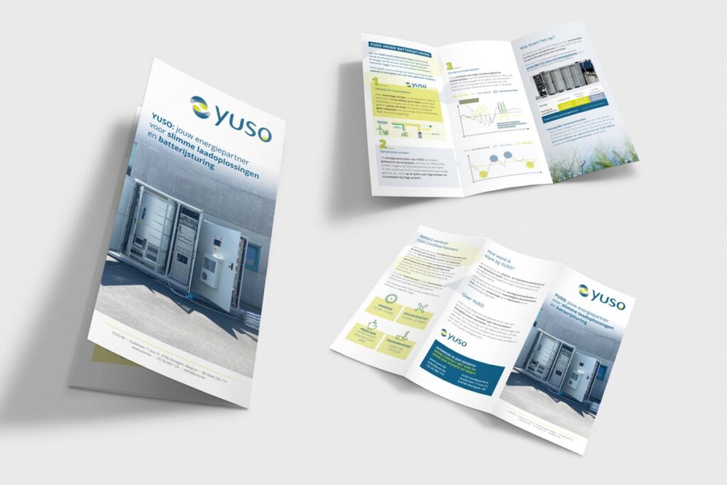 Een promotiebrochure voor Yuso, met een omslagfoto van energieopslagapparatuur en geopende pagina's met gedetailleerde informatie over hun slimme laadoplossingen en batterijbeheer.