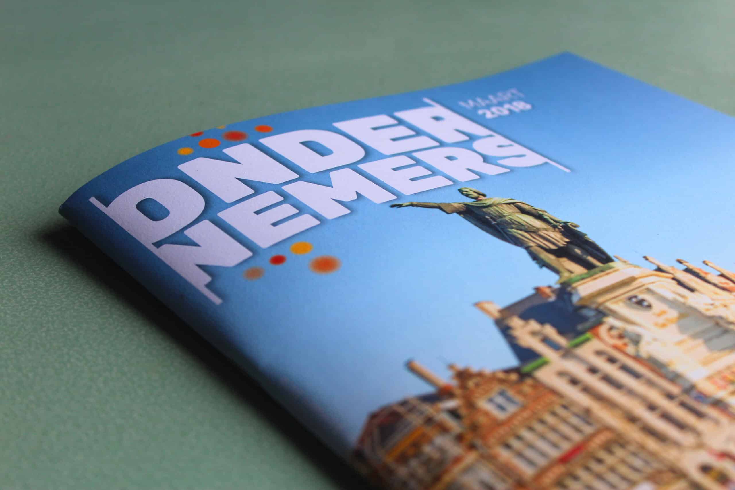Voka: Een dichtgeslagen magazine met de titel "Ondernemers" in grote witte letters, een beeld van een standbeeld op de achtergrond.