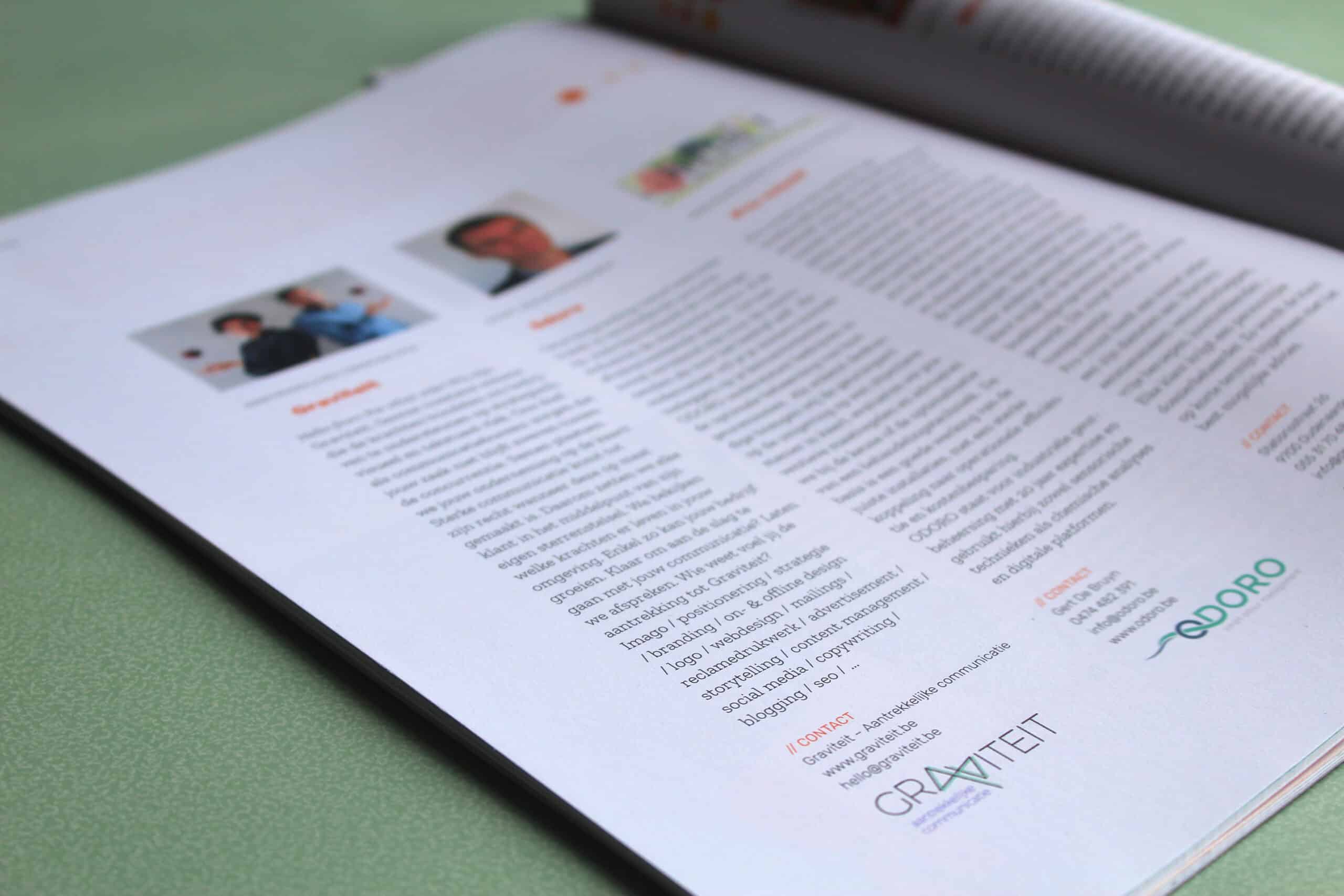 Een close-up van Voka waarin een artikel te lezen is, met logo’s van verschillende bedrijven onderaan.