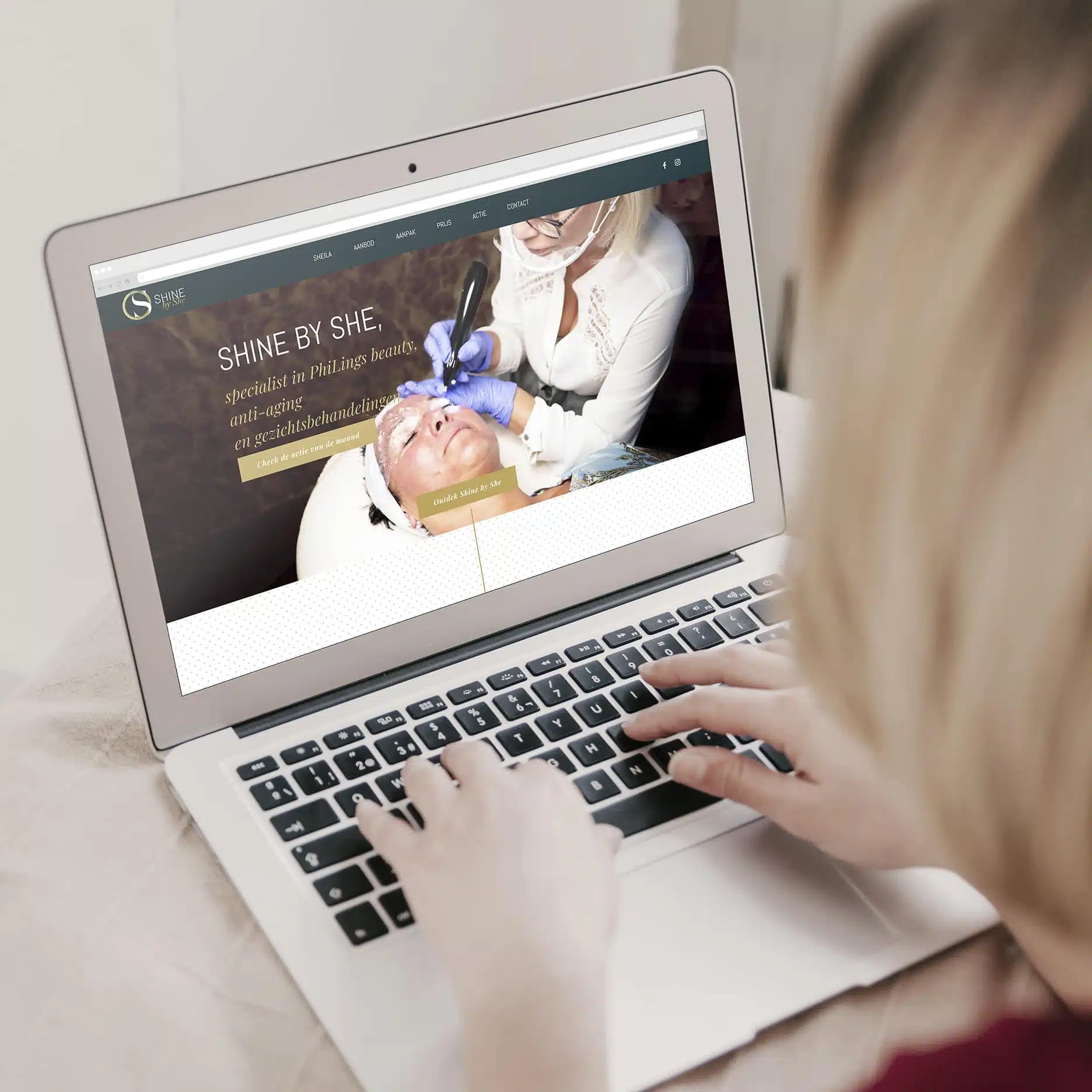 Portfolio Shine by She website laptop branding Aalter Schoonheidsbehandeling Microneedling