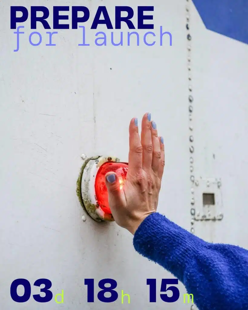 Hand met blauwe nagels op rode knop met tekst 'Prepare for launch' en afteltimer 03d 18h 15m – Graviteit lanceert nieuw merk
