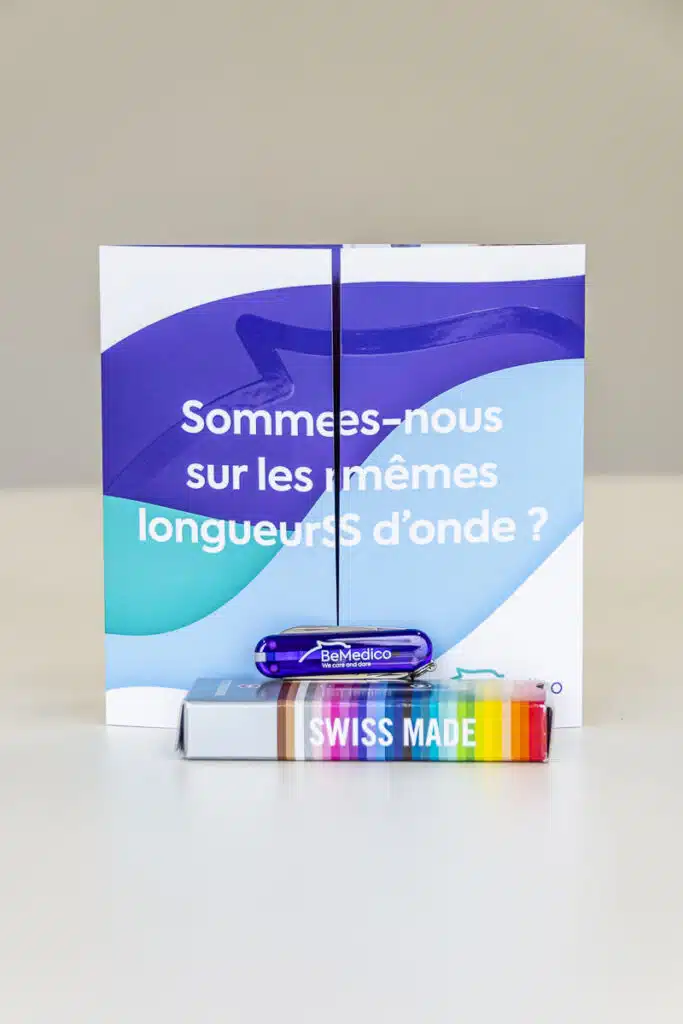 BeMedico campagnemateriaal voor SP Dynamis dermatologielaser: gepersonaliseerde multitool en kaart met slogan 'Sommes-nous su