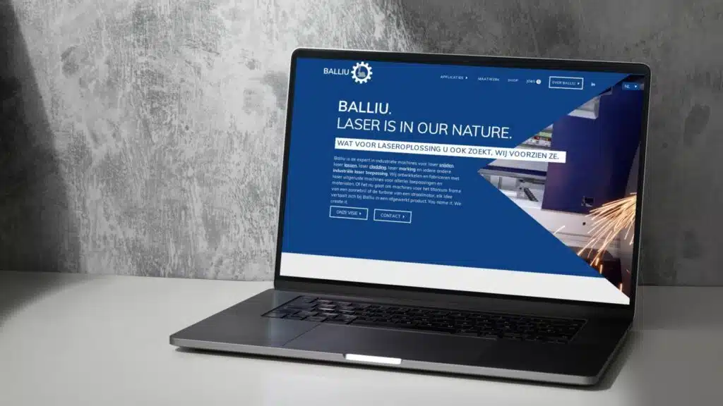 Laptop met de website van Balliu — 'Laser is in our nature' — ontwikkeld door Graviteit, creatief communicatiebureau in Gent